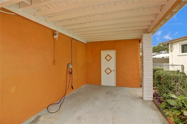 Foto del edificio - 12140 NE Miami Ct