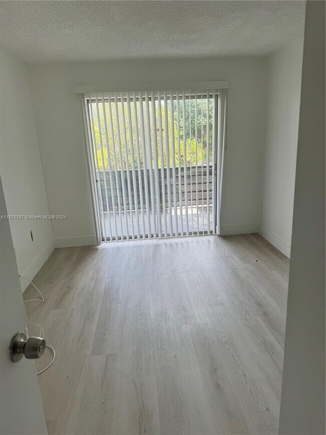 Foto del edificio - 4344 NW 9th Ave