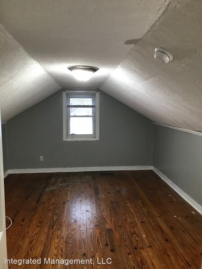 Building Photo - 3 br, 1.5 bath House - 725 Lakeview Drive
