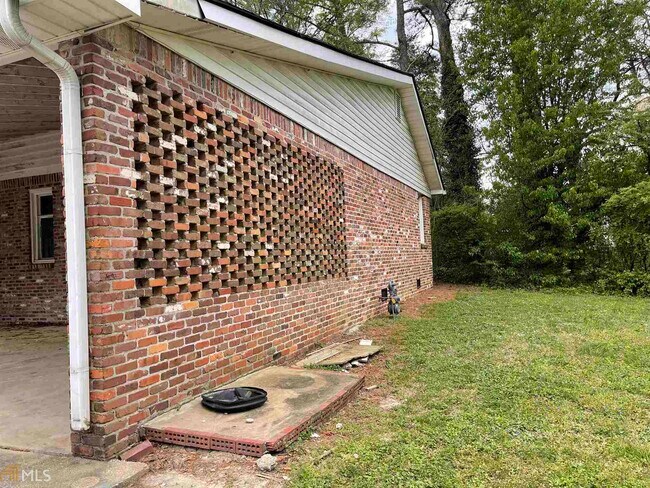 Building Photo - 3803 Temple St