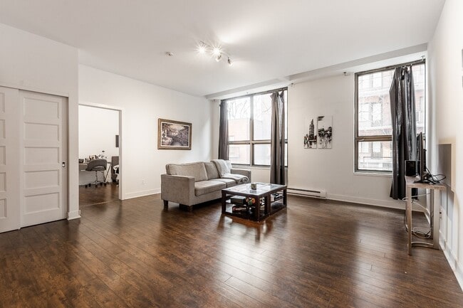 Building Photo - 1500 Ave des Pins Ouest