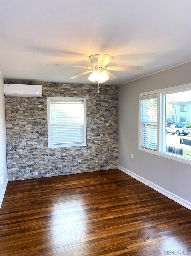 Foto del edificio - 1214 Robinson Ave