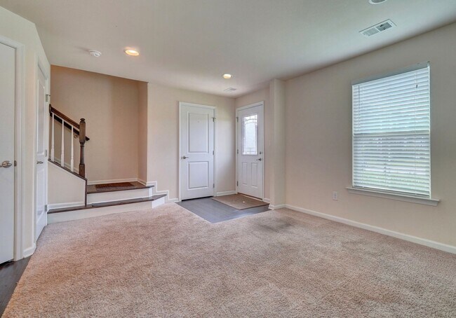Foto del edificio - READY 08-17-26l!! A 3-Bedroom Townhome w/Garage in Culpepper Landing! Community Pool, Dog Park, P...