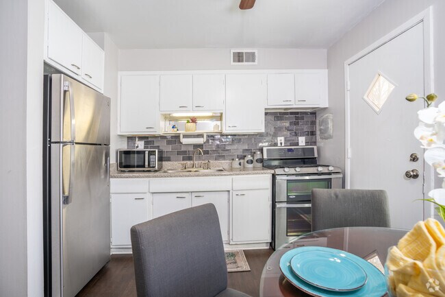 2 habitaciones, 1 baño - 1103 pies cuadrados - Cocina - Midwood Creek