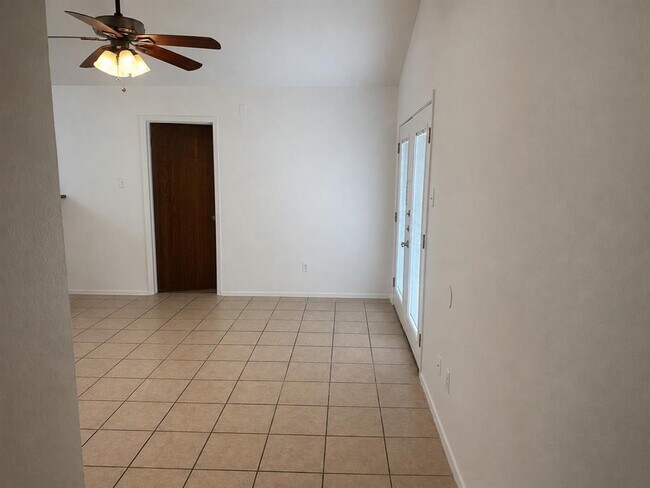 Foto del edificio - 8205 West Gate Blvd