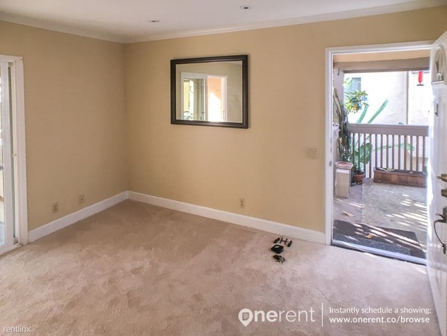 Building Photo - 8521 Villa La Jolla Dr