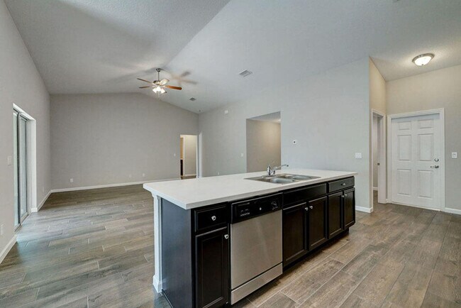 Foto del edificio - 5834 NW Bates Ave
