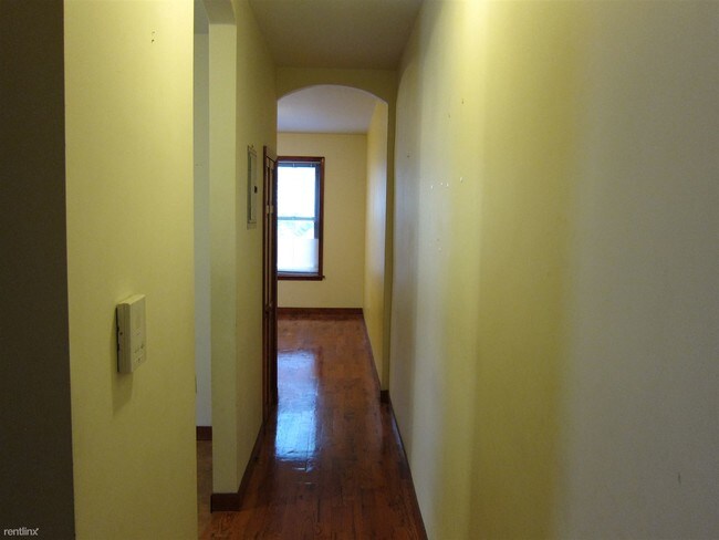 Foto del edificio - 1030 E 14th St