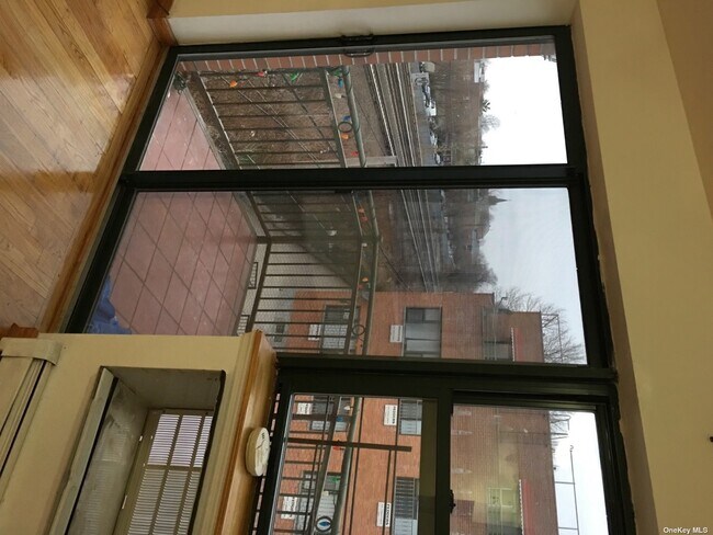 Foto del edificio - 85-01 57th Ave