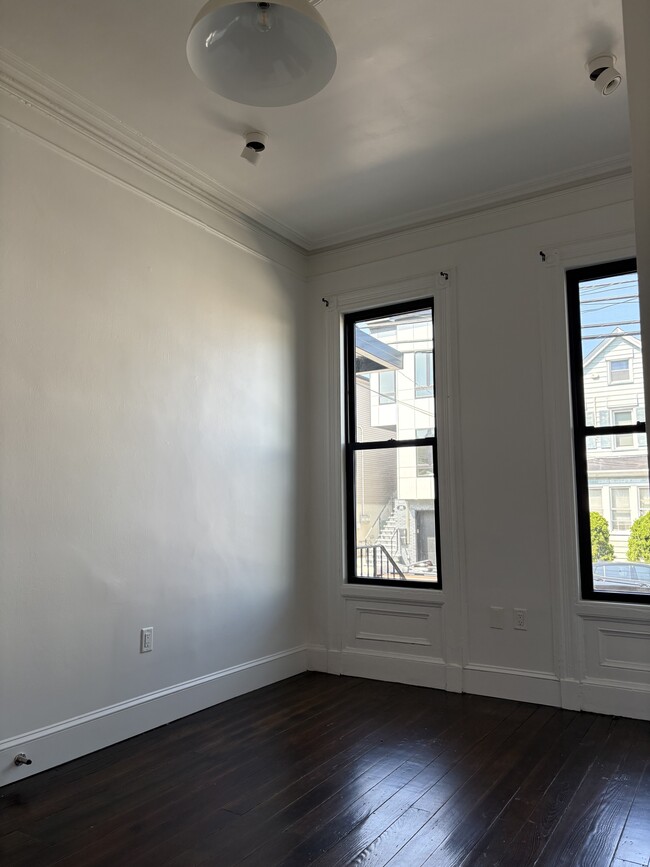 Building Photo - 65 Thorne St