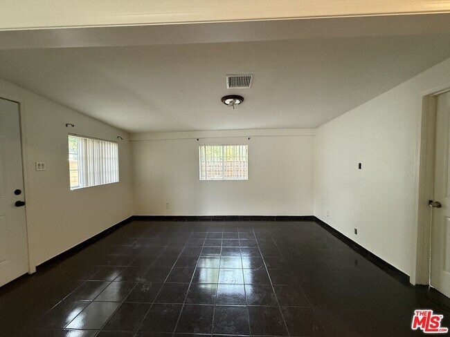 Foto del edificio - 7538 Fair Ave