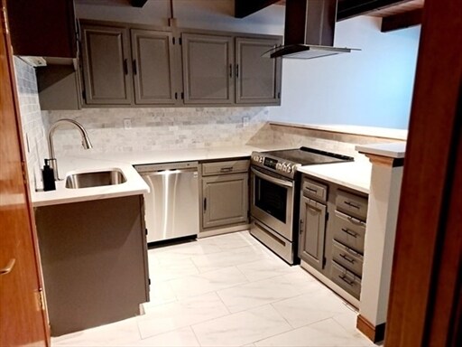 Primary Photo - 102 Wharf St