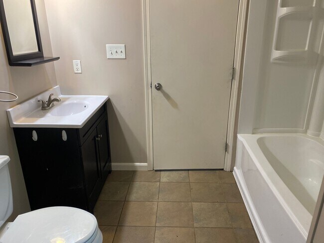 Foto del edificio - 3 bedroom 2 bath house
