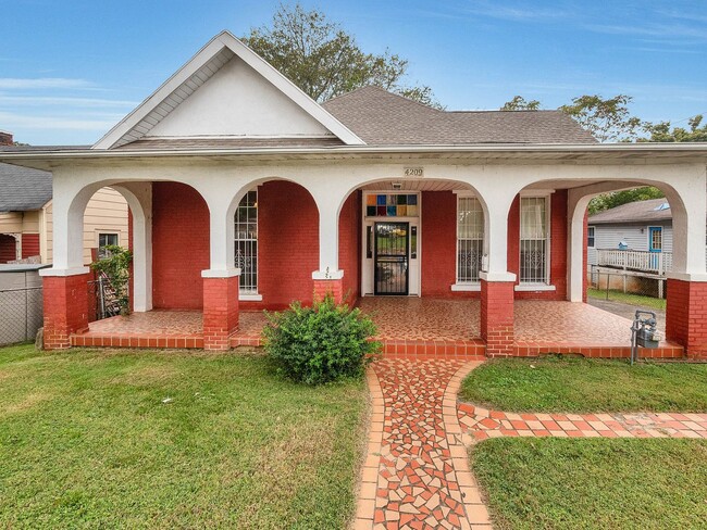 Beautiful Historic 2 BR 1 BA near St. Elmo - Beautiful Historic 2 BR 1 BA near St. Elmo House