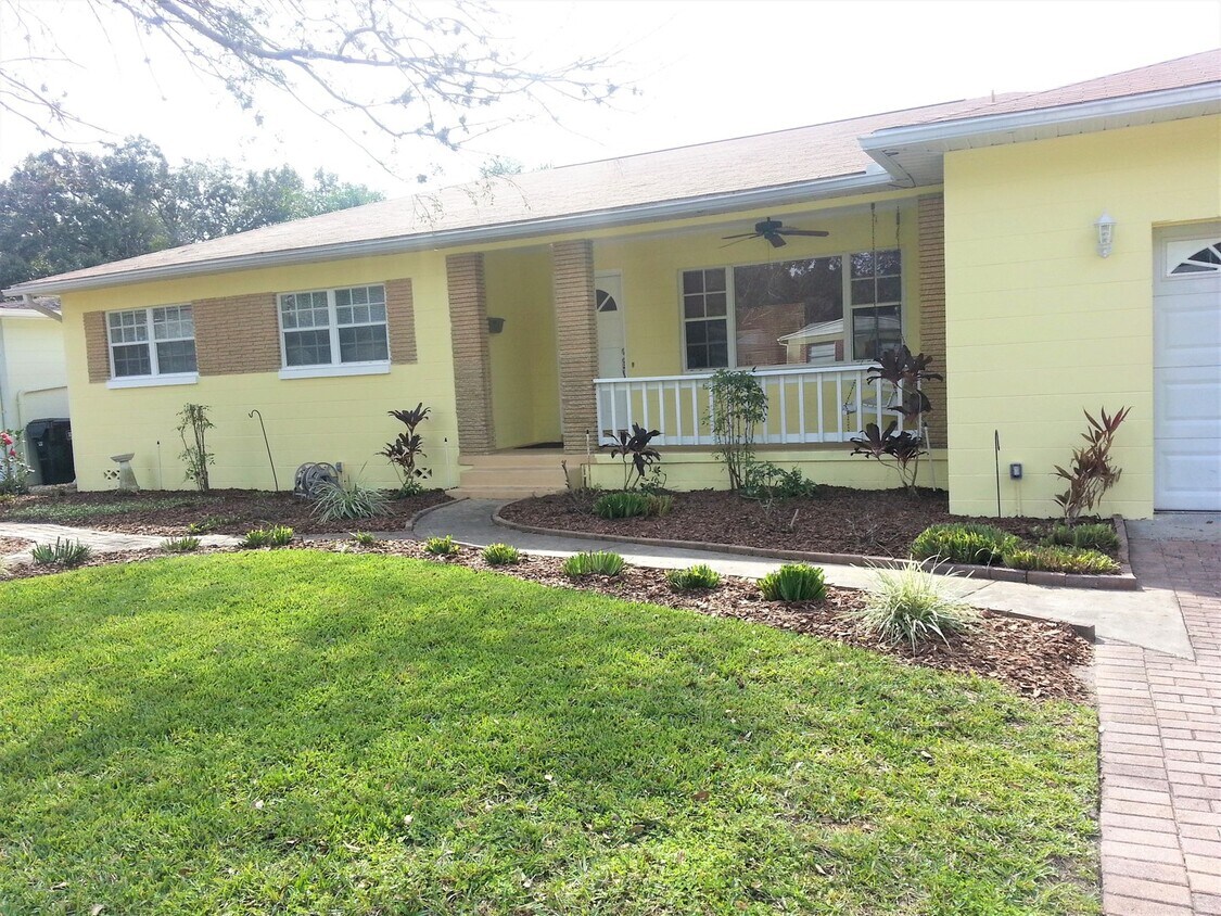 Foto principal - 4/2 with garage in College Park