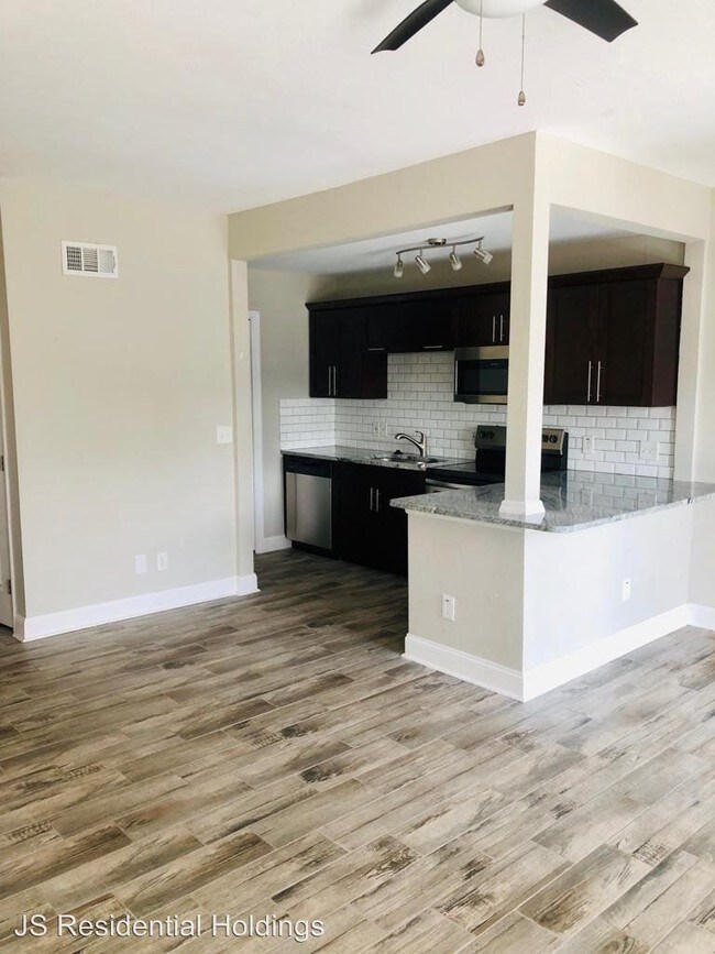 Building Photo - 2 br, 1 bath Apartment - 115 S Lois Ave # 202