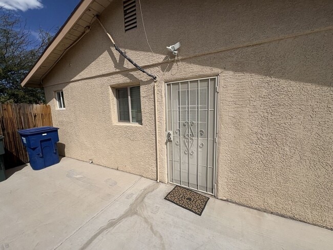 Building Photo - Beautiful furnished studio apartment