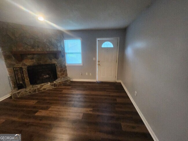 Foto del edificio - 4002 Hawthorne Cir