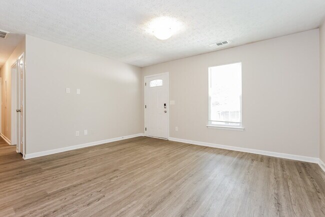 Foto del edificio - 6125 Pineneedle Dr SW