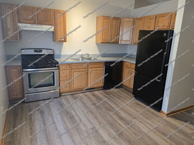 Foto del edificio - Spacious 2nd Floor 2 Bedroom Apartment