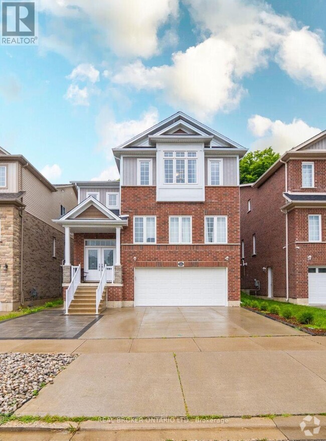 Building Photo - 326 Moorlands Crescent