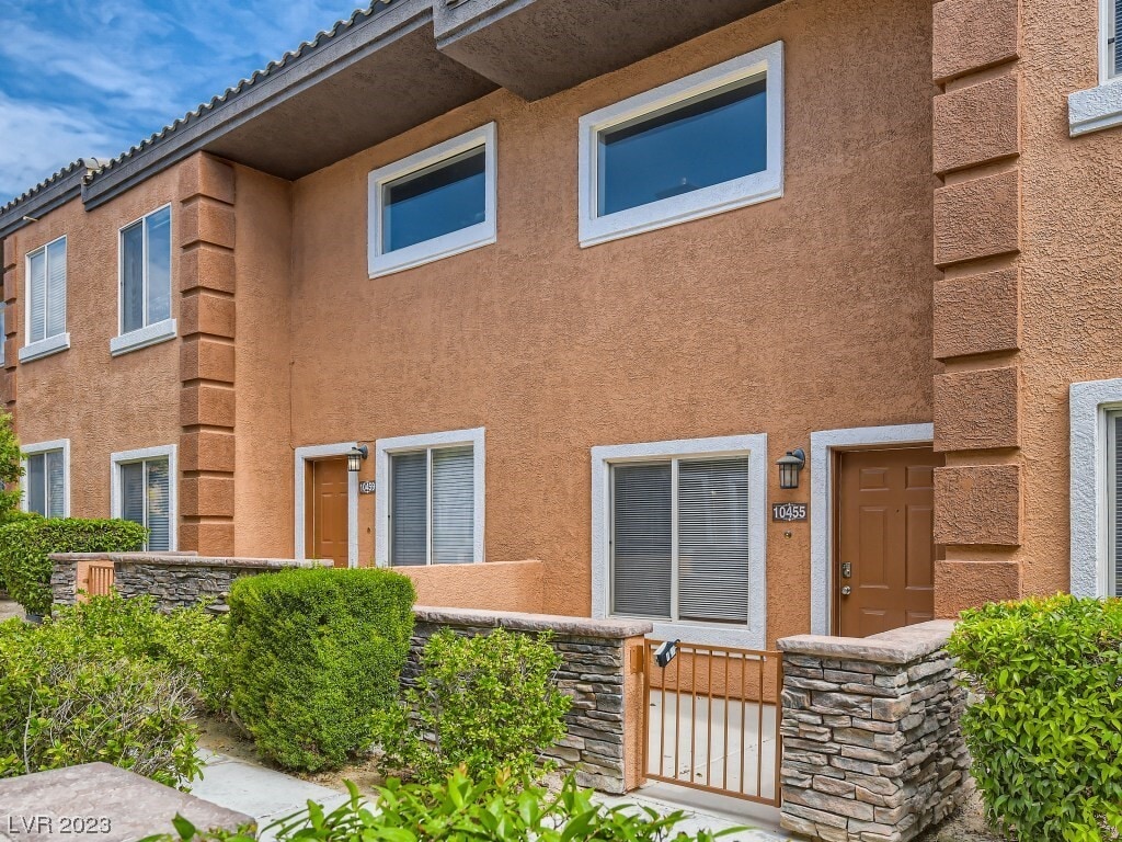 10455 Kitty Joyce Ave, Las Vegas, NV 89129 Townhome Rentals in Las