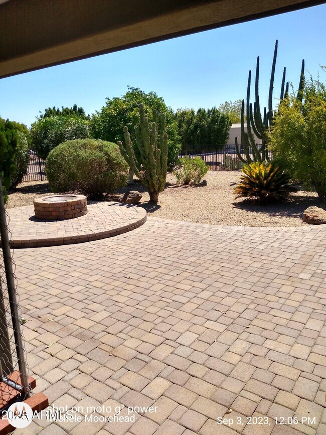 Foto del edificio - 10631 W Edgewood Dr