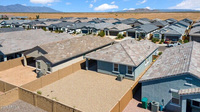 Building Photo - 40035 W Shaver Dr