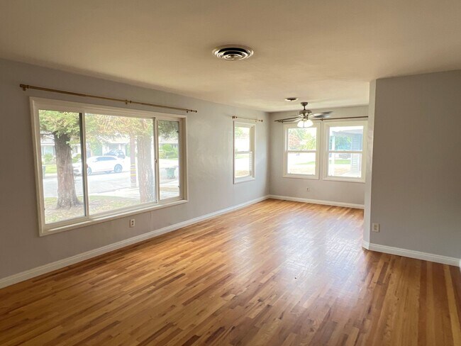 Foto del edificio - CENTRAL BAKERSFIELD