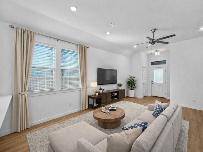 Foto del edificio - Stunning 3BR 2BA Home w/ In-Unit W/D • All Appliances • 2-Car Garage in Eastridge