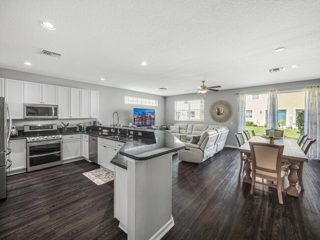 Building Photo - 628 Marbella Ln