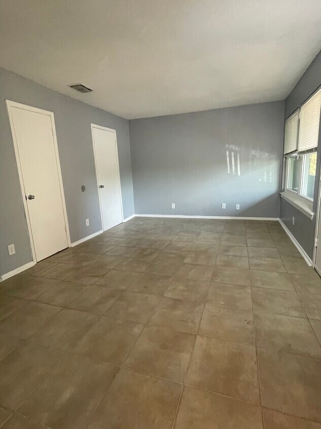 1412 E Hillside Rd Unit 4, Laredo, TX 78041 Apartments Laredo, TX