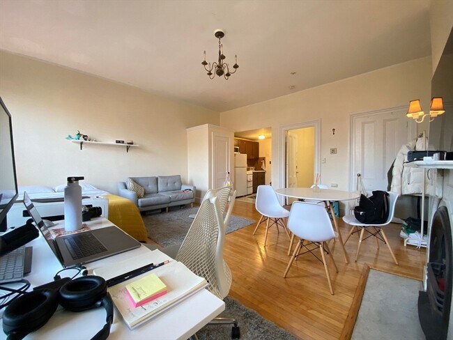 Foto del edificio - 244 Beacon St