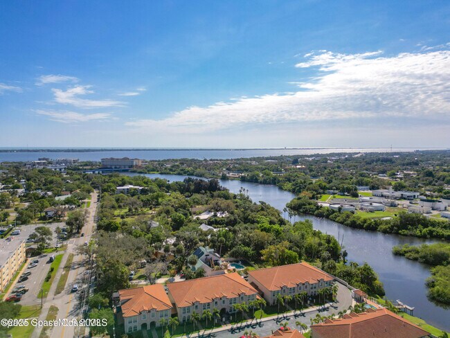 Foto del edificio - 2240 Enjoya Ln