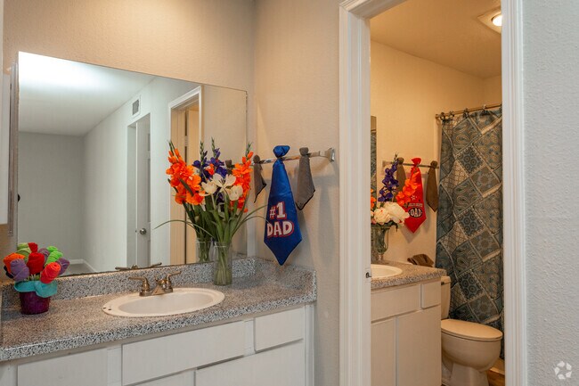 Baño - The Claridge Apartments