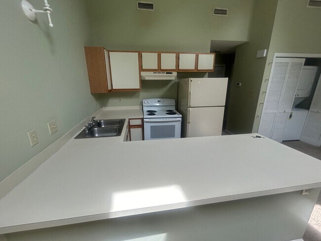 Foto del edificio - 924 Fairwood Lks Dr