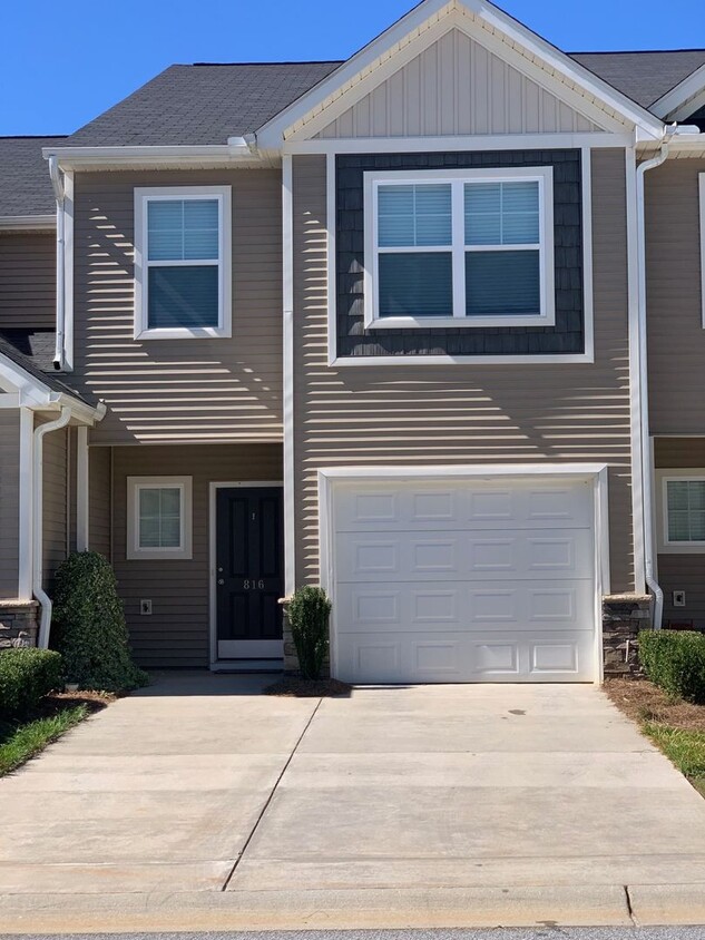 816 Stonebriar St, Simpsonville, SC 29681 Townhome Rentals in
