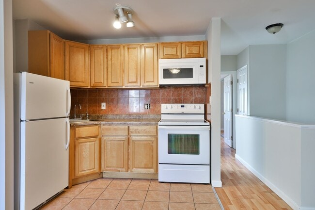 Building Photo - 1440 W Grange Ave