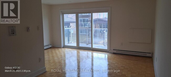 Photo du bâtiment - 945-945 Simcoe St N