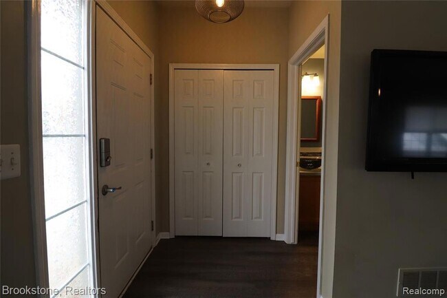 Foto del edificio - 2096 Cloverly Ln