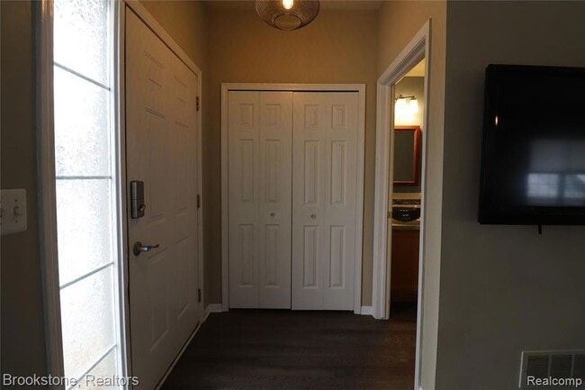 Building Photo - 2096 Cloverly Ln