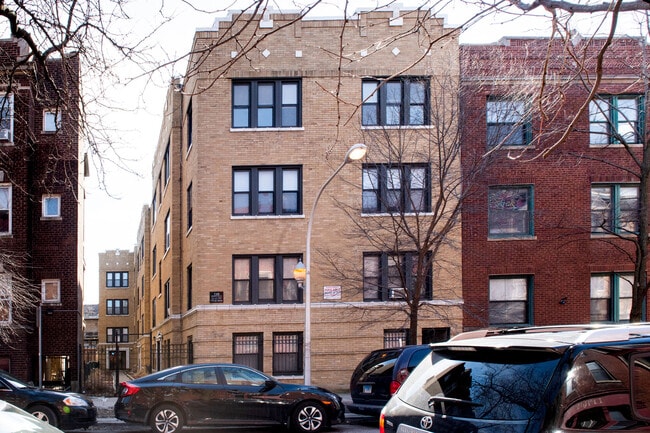 Building Photo - 839 W Cornelia Ave