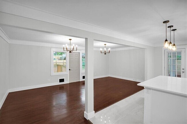 Building Photo - 2271 Cresta Dr