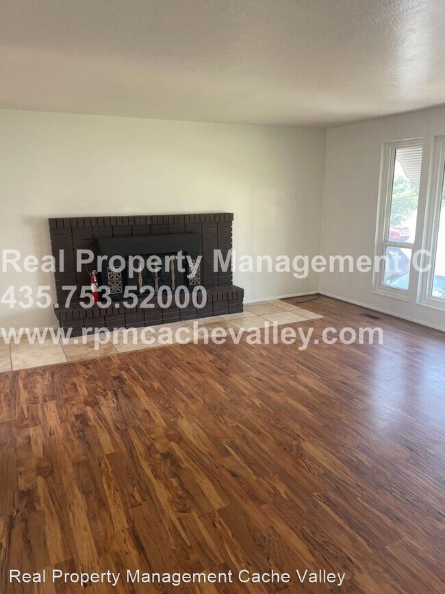 Building Photo - 2 br, 2 bath House - 570 S 1000 W Upstairs