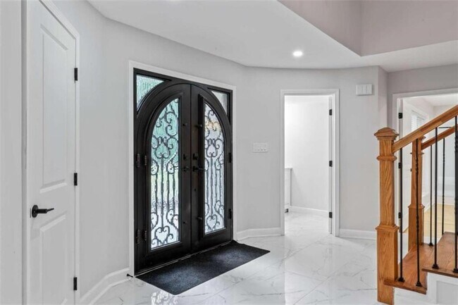 Foto del edificio - 2023 Stoneleigh Dr