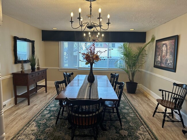 Foto del edificio - 201 Salt Springs Rd