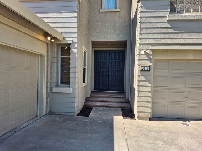 Foto del edificio - Beautiful 4 bedroom 3.5 bath in Natomas Park