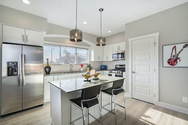 Building Photo - Downtown Muskegon Townhome