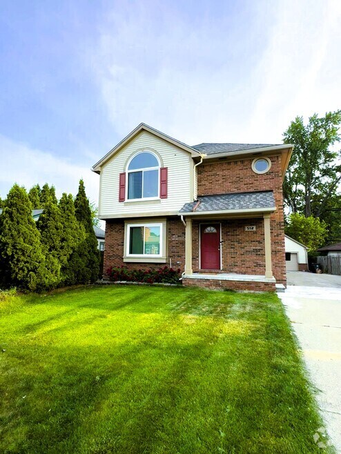 Building Photo - 512 W 12 Mile Rd