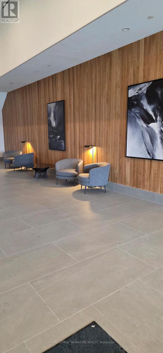 Building Photo - 1007 The Queensway